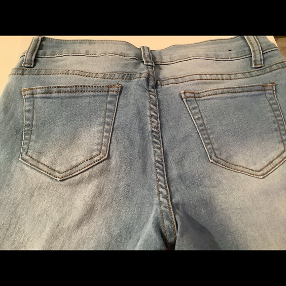 Light wash distressed stretch jeans - Picture 3 of 4